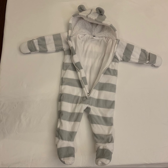 Old navy lined fleece cozy baby suit, ears on hood, bear suit, soft fuzzy, warm - Picture 2 of 6